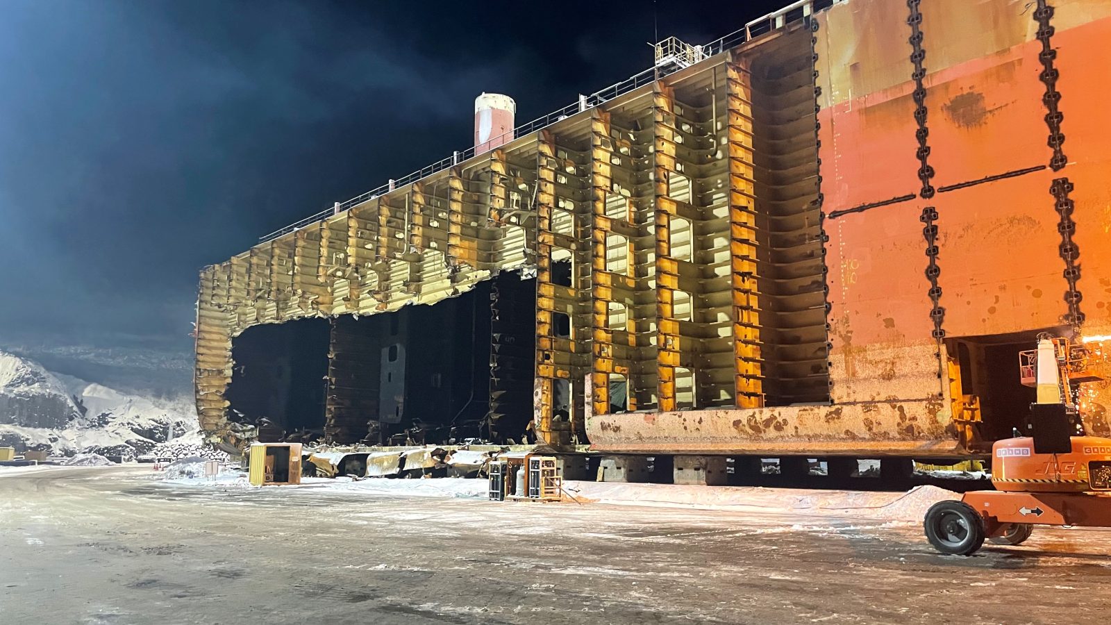 Fjerning av skrogseksjoner til stålplater 2